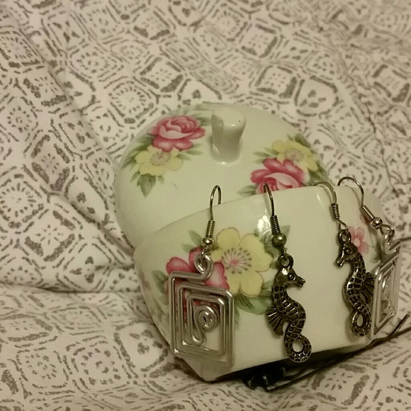 2 pair earrings - Picture 2 of 2